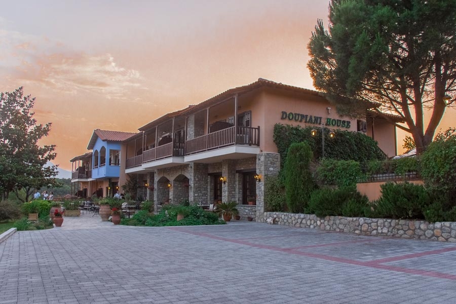 Doupiani - exterior