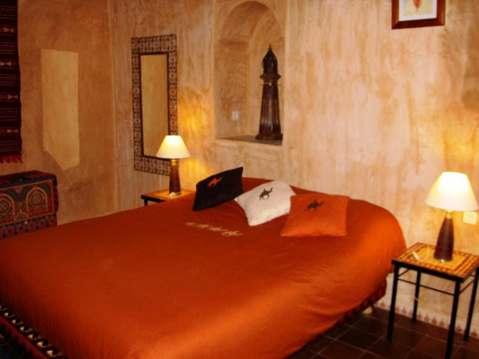 Les Trois Chameaux - room